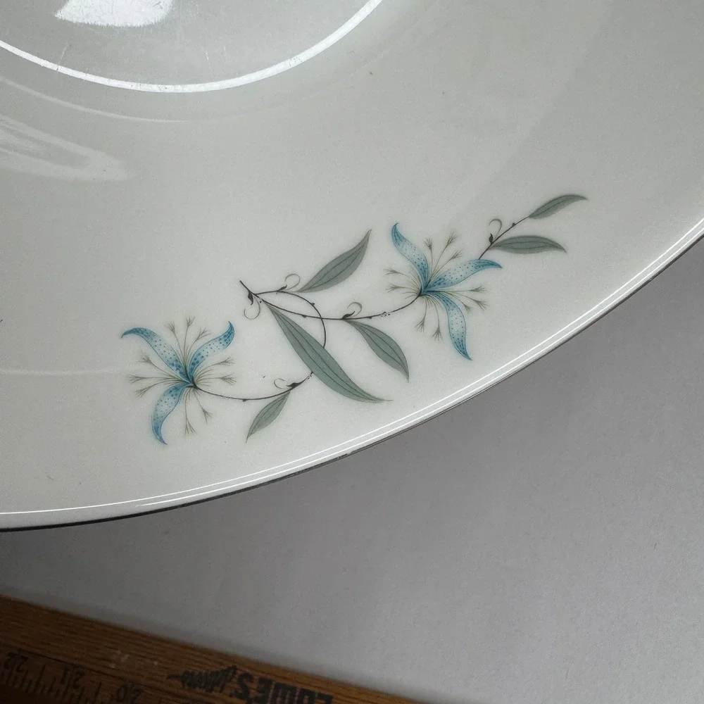 Homer Laughlin Triumph Cynthia Serving Bowl 8.25